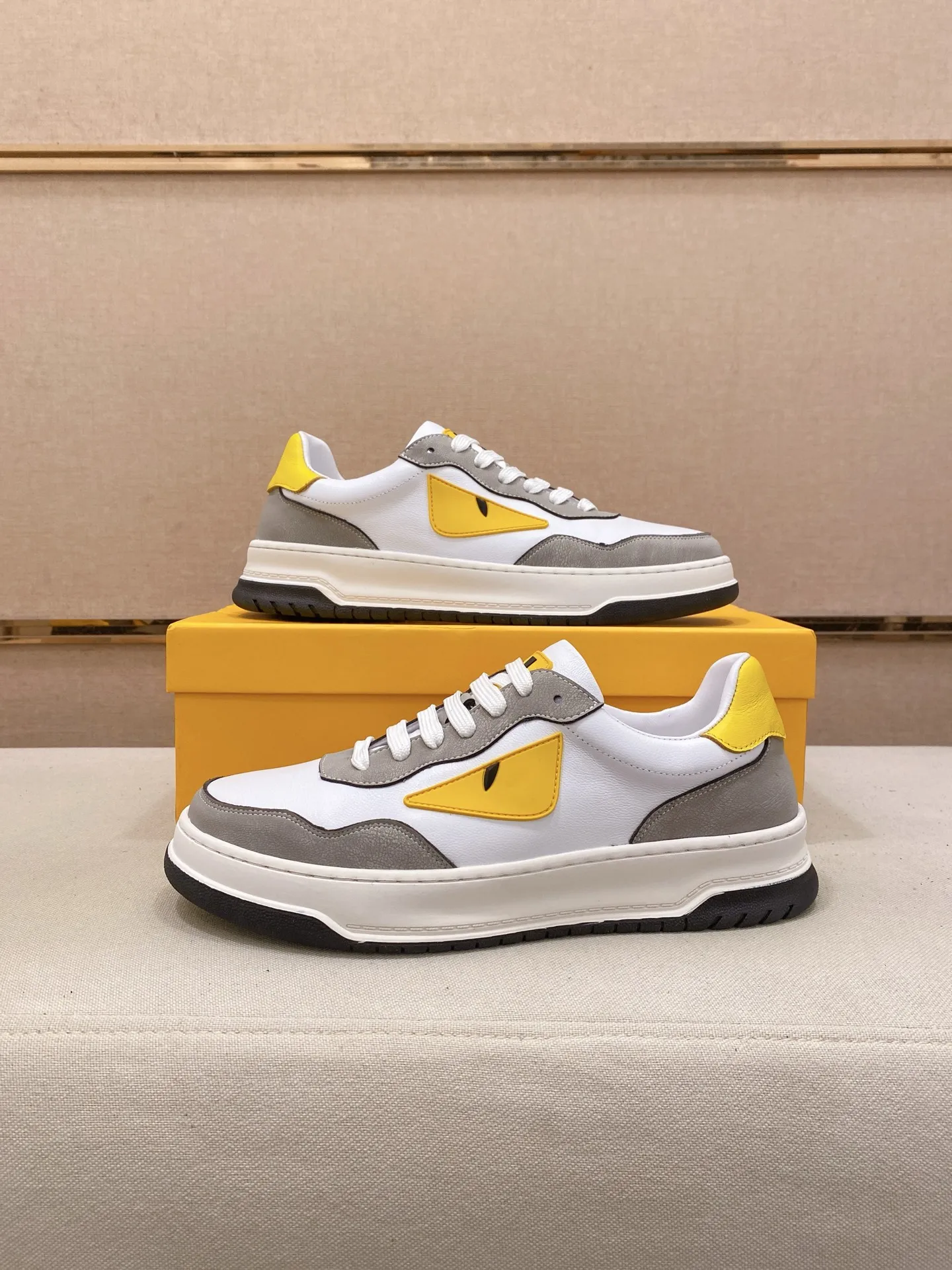 Factory price 380💰 (fendi) New style 👊🏻 upper 🇮🇹 imported cowhide fabric 🇩🇪 lining imported sheepskin lining. The original outsole is molded to highlight the identity of every man, and the upper foot is elegant and stable🚶🏻🚶🏻The high-end custom counters reproduce the original version📯No matter the wind or rain, the shoe last remains unchanged and can withstand the verification of time🔍️,🔵 Size: 38-44